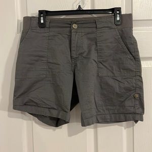 8/M Riders by Lee gray shorts 4 pocket stretchy waist band w belt loops